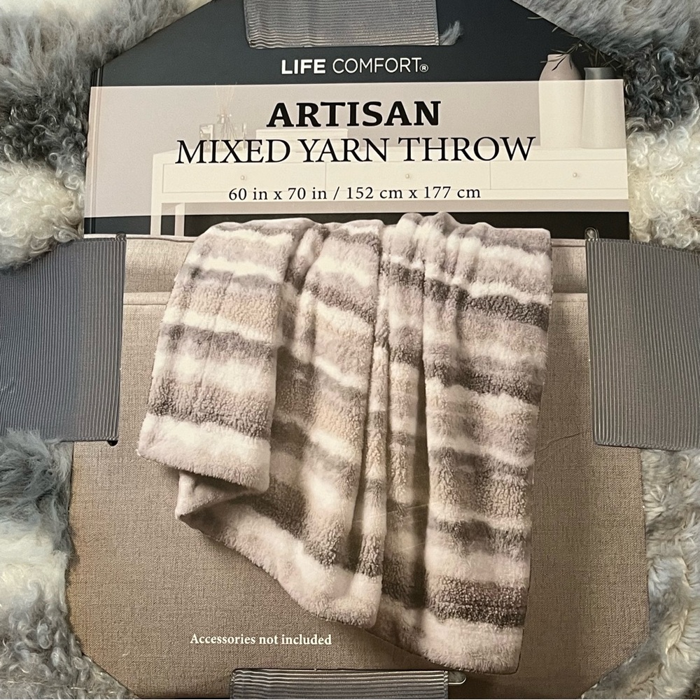 Life Comfort Gray and White Yarn Throw 60” X 70” New with Tags